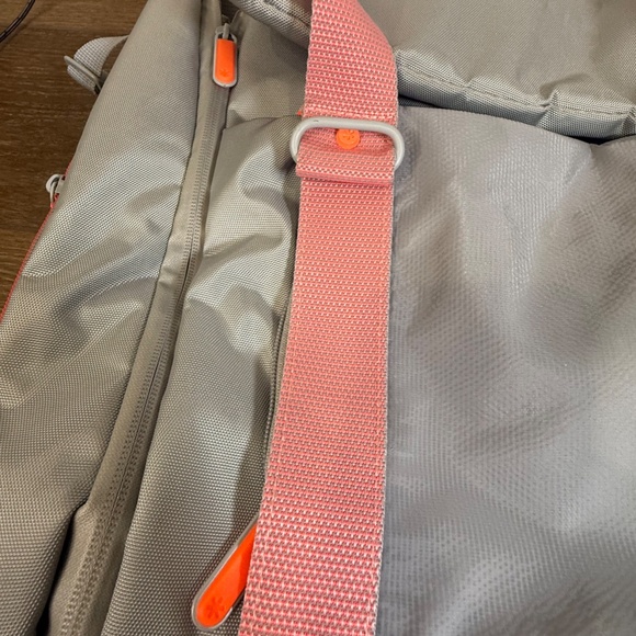 Skip Hop Fit All-Access Diaper Bag, Platinum, Messenger/Tote Bag, Versatile - Picture 3 of 15